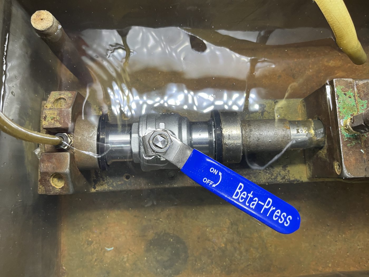 Valve under hydrostatic water bath test